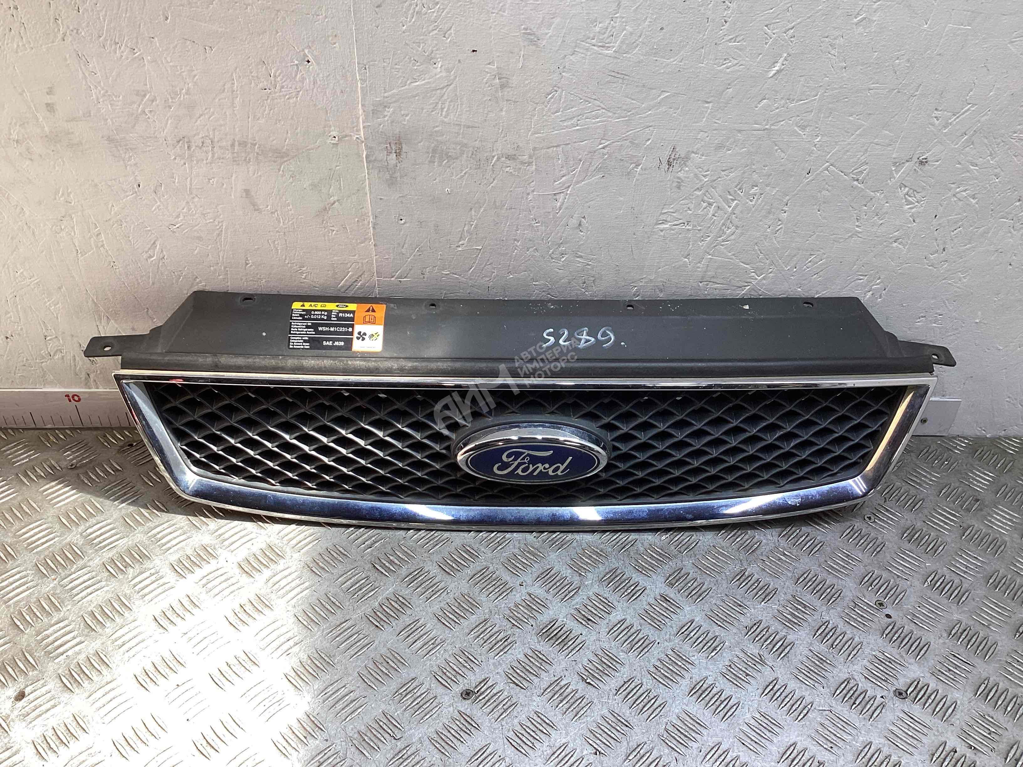 Решетка радиатора  Ford C-Max