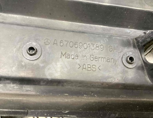 Решетка радиатора Mercedes Vario (W670) 1996-2013  Mercedes Vario Vario (W670) 1996-2013