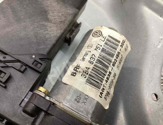 Стеклоподъемник передний левый Volkswagen Passat B5+ (3B) 2000-2005 рестайлинг  Volkswagen Passat Passat B5+ (3B) 2000-2005 рестайлинг