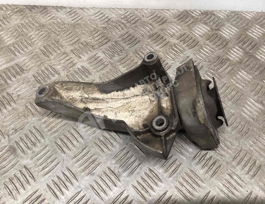 Кронштейн КПП Volkswagen Passat B5+ (3B) 2000-2005 рестайлинг  Volkswagen Passat Passat B5+ (3B) 2000-2005 рестайлинг