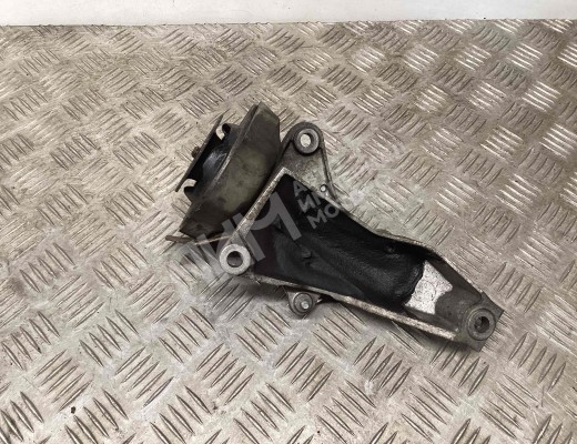 Кронштейн КПП Volkswagen Passat B5+ (3B) 2000-2005 рестайлинг  Volkswagen Passat Passat B5+ (3B) 2000-2005 рестайлинг