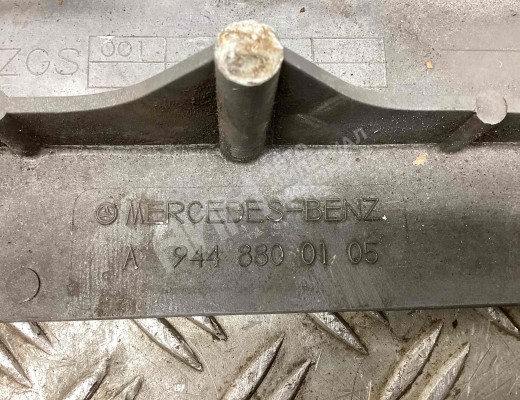 Подножка Mercedes Axor 2001-н.в.  Mercedes Axor Axor 2001-н.в.