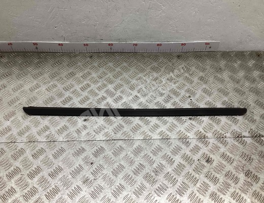 Молдинг стекла двери передней правой наружный Dacia Sandero I (B90) 2008-2012  Dacia Sandero Sandero I (B90) 2008-2012