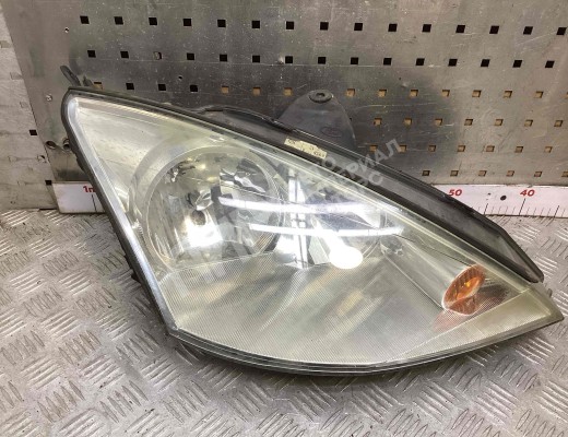 Фара правая Ford Focus I 2001-2005 рестайлинг  Ford Focus Focus I 2001-2005 рестайлинг