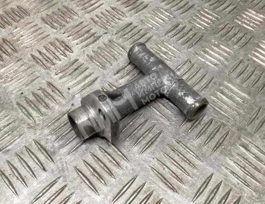 Фланец (тройник) системы охлаждения Volkswagen Transporter T4 (7D) 1990-1997  Volkswagen Transporter Transporter T4 (7D) 1990-1997