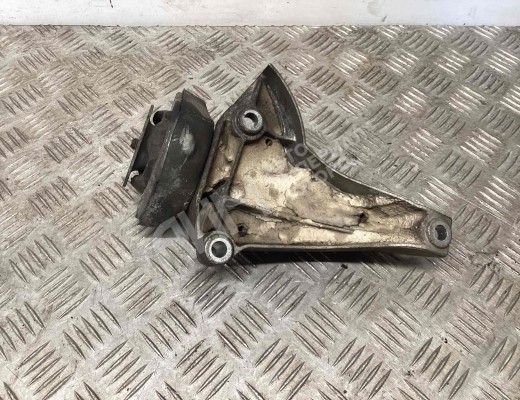 Кронштейн КПП Volkswagen Passat B5+ (3B) 2000-2005 рестайлинг  Volkswagen Passat Passat B5+ (3B) 2000-2005 рестайлинг