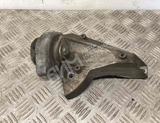 Кронштейн КПП Volkswagen Passat B5+ (3B) 2000-2005 рестайлинг  Volkswagen Passat Passat B5+ (3B) 2000-2005 рестайлинг