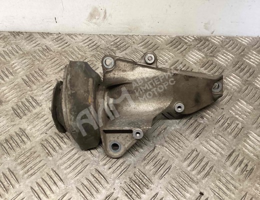 Кронштейн КПП Volkswagen Passat B5+ (3B) 2000-2005 рестайлинг  Volkswagen Passat Passat B5+ (3B) 2000-2005 рестайлинг