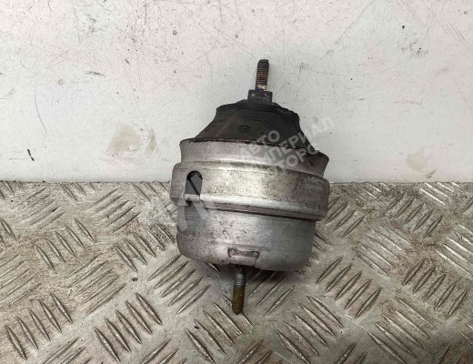 Подушка крепления двигателя Audi A6 C5 (4B) 1997-2001  Audi A6 A6 C5 (4B) 1997-2001