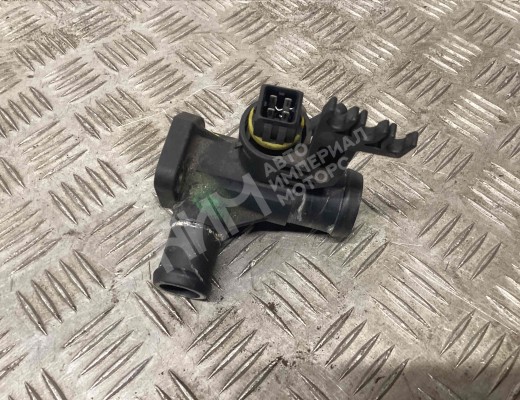 Фланец (тройник) системы охлаждения Volkswagen Passat B4 (3A) 1993-1997  Volkswagen Passat Passat B4 (3A) 1993-1997