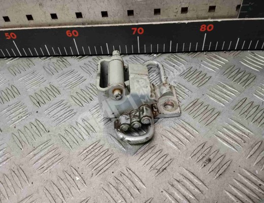 Петля двери передней правой Volkswagen Passat B5 (3B) 1996-2000  Volkswagen Passat Passat B5 (3B) 1996-2000