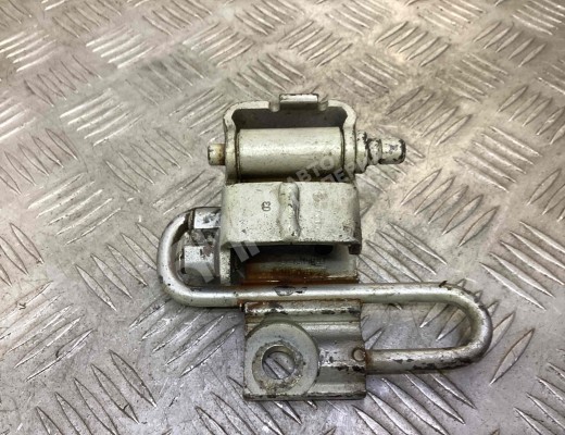 Петля двери передней правой Volkswagen Passat B5 (3B) 1996-2000  Volkswagen Passat Passat B5 (3B) 1996-2000