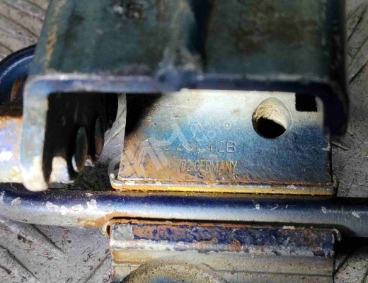 Петля двери передней правой Volkswagen Passat B5 (3B) 1996-2000  Volkswagen Passat Passat B5 (3B) 1996-2000