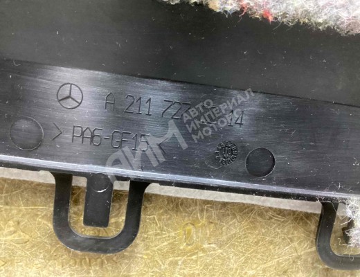 Обшивка двери передней правой (дверная карта) Mercedes E (W211) 2002-2006  Mercedes E E (W211) 2002-2006