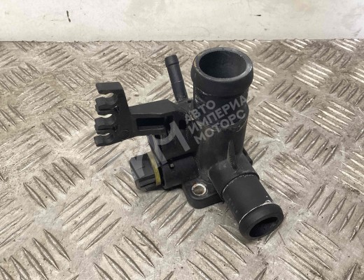 Фланец (тройник) системы охлаждения Volkswagen Passat B4 (3A) 1993-1997  Volkswagen Passat Passat B4 (3A) 1993-1997