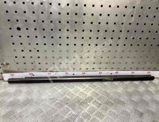 Молдинг стекла двери передней правой наружный Mercedes E (W211) 2002-2006  Mercedes E E (W211) 2002-2006