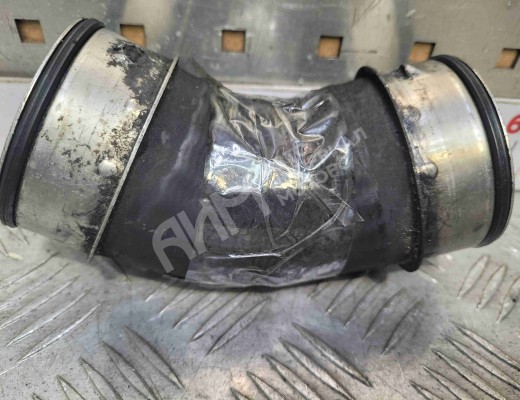 Патрубок интеркулера Volkswagen Transporter T5 (7H) 2003-2015  Volkswagen Transporter Transporter T5 (7H) 2003-2015