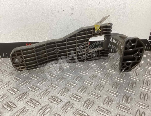 Петля капота Renault Kerax 1997-2013  Renault Kerax Kerax 1997-2013