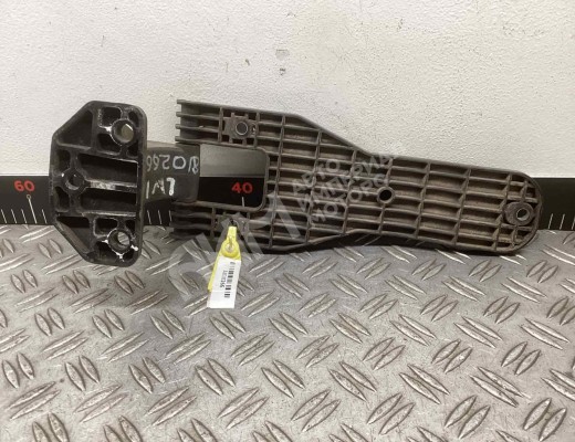 Петля капота Renault Kerax 1997-2013  Renault Kerax Kerax 1997-2013