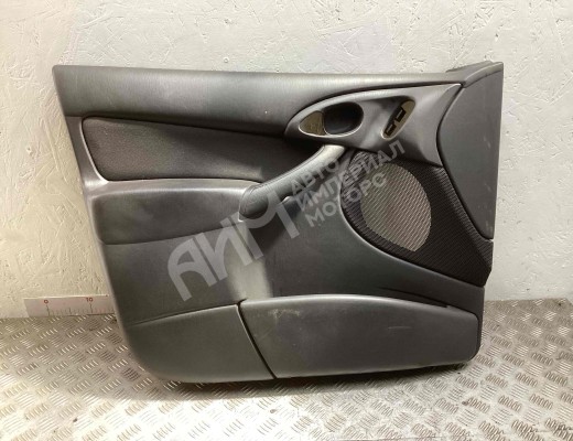 Обшивка двери передней левой (дверная карта) Ford Focus I 2001-2005 рестайлинг  Ford Focus Focus I 2001-2005 рестайлинг