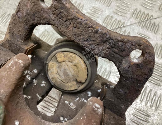 Суппорт задний правый Renault Scenic II (JM) 2003-2006  Renault Scenic Scenic II (JM) 2003-2006