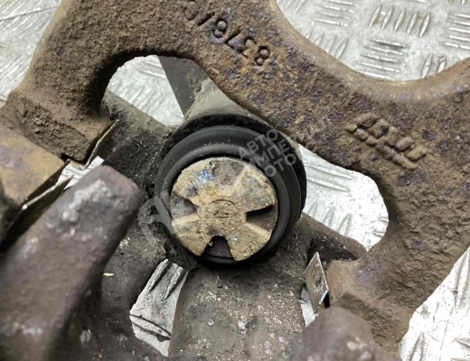 Суппорт задний правый Renault Scenic II (JM) 2003-2006  Renault Scenic Scenic II (JM) 2003-2006