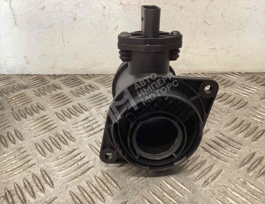 Расходомер воздуха Volkswagen Passat B5+ (3B) 2000-2005 рестайлинг  Volkswagen Passat Passat B5+ (3B) 2000-2005 рестайлинг