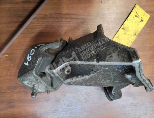 Кронштейн КПП Audi A6 C4 (4A) 1994-1997  Audi A6 A6 C4 (4A) 1994-1997