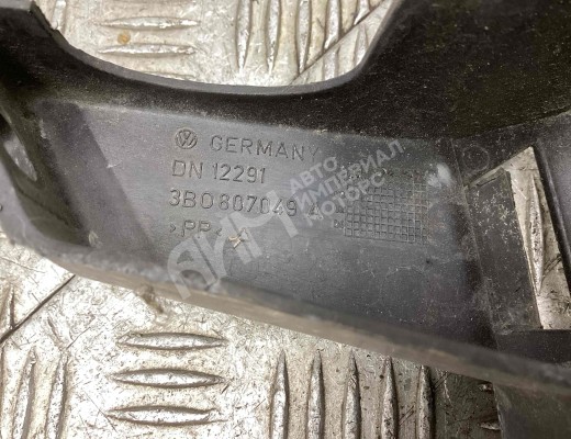Кронштейн крепления бампера переднего Volkswagen Passat B5 (3B) 1996-2000  Volkswagen Passat Passat B5 (3B) 1996-2000