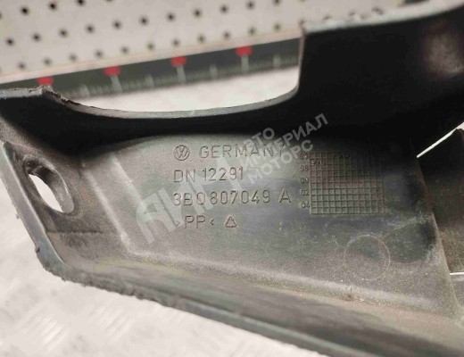 Кронштейн крепления бампера переднего Volkswagen Passat B5 (3B) 1996-2000  Volkswagen Passat Passat B5 (3B) 1996-2000