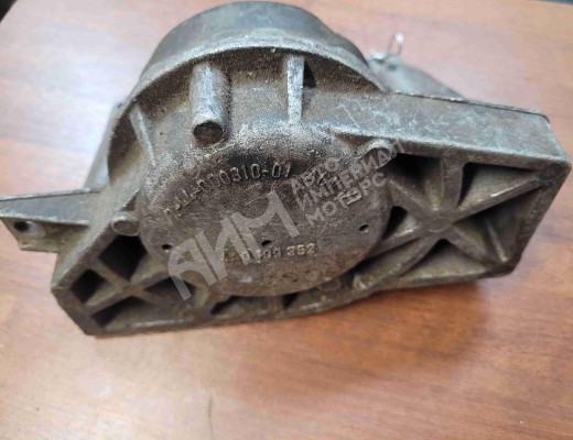 Подушка крепления двигателя Audi 100 C4 (4A) 1990-1995  Audi 100 100 C4 (4A) 1990-1995