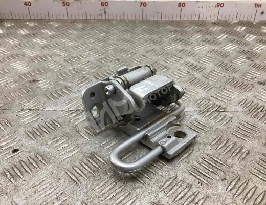 Петля двери передней левой Audi A4 B7 (8EC, 8ED) 2004-2008  Audi A4 A4 B7 (8EC, 8ED) 2004-2008