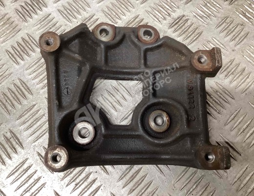 Кронштейн компрессора кондиционера Mitsubishi Carisma (DA) 1995-2004  Mitsubishi Carisma Carisma (DA) 1995-2004