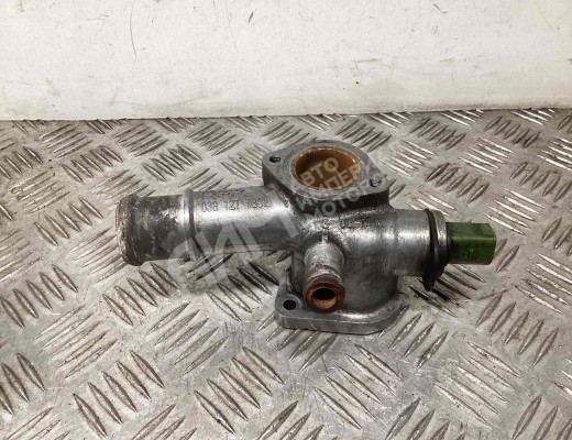 Фланец (тройник) системы охлаждения Volkswagen Passat B5 (3B) 1996-2000  Volkswagen Passat Passat B5 (3B) 1996-2000