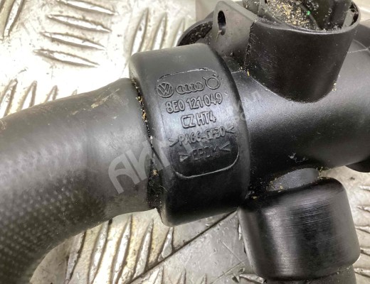 Патрубок радиатора Audi A4 B6 (8EC, 8E5) 2000-2004  Audi A4 A4 B6 (8EC, 8E5) 2000-2004