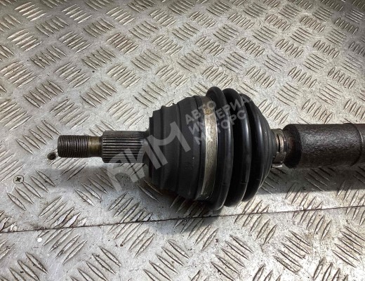 Полуось передняя правая (приводной вал, ШРУС) Audi A3 I (8L) 1996-2000  Audi A3 A3 I (8L) 1996-2000