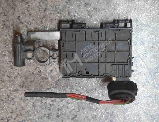 Блок предохранителей Volkswagen Golf IV (1J) 1997-2004  Volkswagen Golf Golf IV (1J) 1997-2004