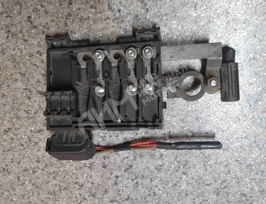 Блок предохранителей Volkswagen Golf IV (1J) 1997-2004  Volkswagen Golf Golf IV (1J) 1997-2004