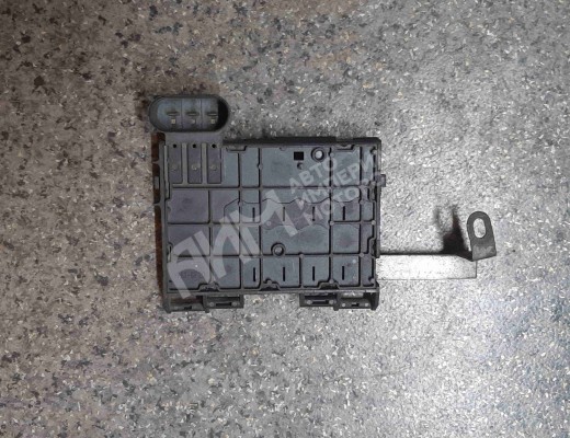 Блок предохранителей Volkswagen Golf IV (1J) 1997-2004  Volkswagen Golf Golf IV (1J) 1997-2004