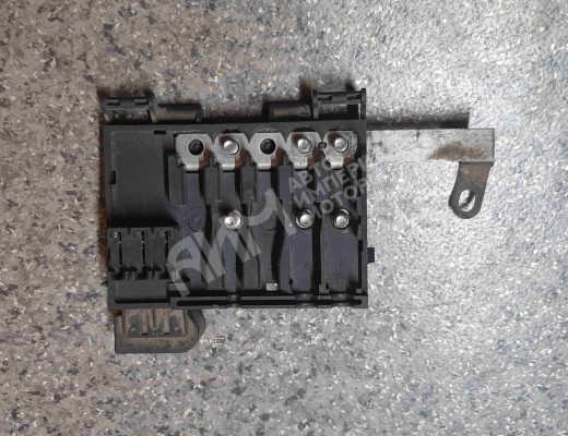 Блок предохранителей Volkswagen Golf IV (1J) 1997-2004  Volkswagen Golf Golf IV (1J) 1997-2004