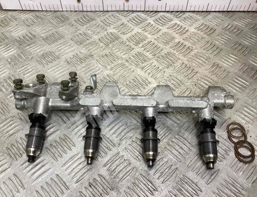 Форсунка Mitsubishi Carisma (DA) 1995-2004  Mitsubishi Carisma Carisma (DA) 1995-2004