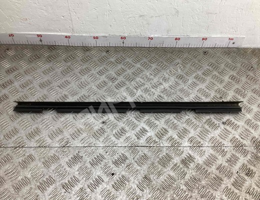 Молдинг стекла двери задней левой внутренний Volvo 850 1992-1997  Volvo 850 850 1992-1997