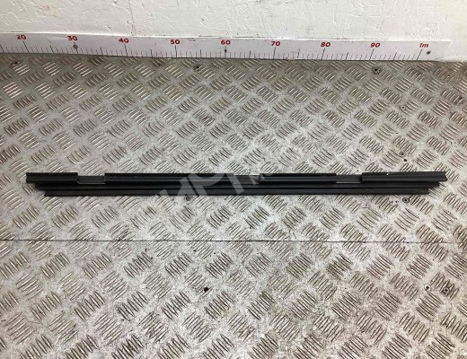 Молдинг стекла двери задней левой внутренний Volvo 850 1992-1997  Volvo 850 850 1992-1997