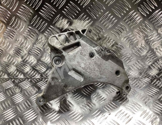 Кронштейн двигателя Volkswagen Passat B6 (3C) 2005-2010  Volkswagen Passat Passat B6 (3C) 2005-2010
