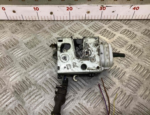 Замок двери передней правой Audi A6 C4 (4A) 1994-1997  Audi A6 A6 C4 (4A) 1994-1997