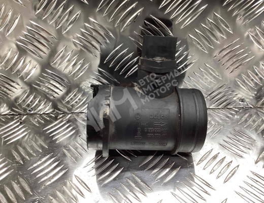 Расходомер воздуха Volkswagen Passat B5+ (3B) 2000-2005 рестайлинг  Volkswagen Passat Passat B5+ (3B) 2000-2005 рестайлинг