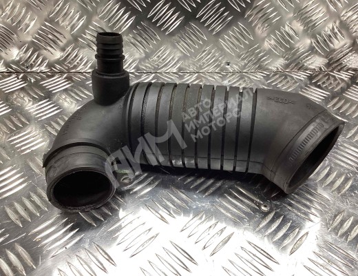 Патрубок интеркулера Volkswagen Passat B5+ (3B) 2000-2005 рестайлинг  Volkswagen Passat Passat B5+ (3B) 2000-2005 рестайлинг
