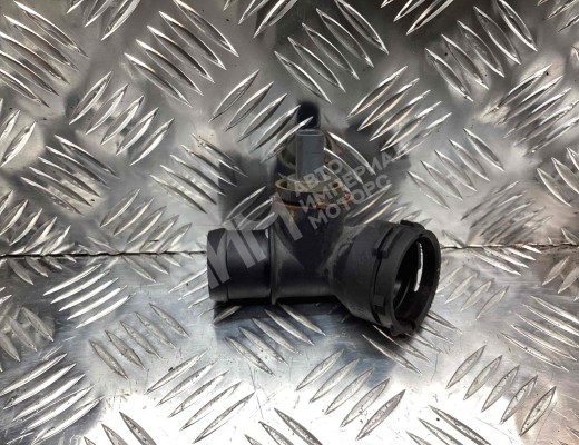 Фланец (тройник) системы охлаждения Volkswagen Golf V (1K) 2004-2009  Volkswagen Golf Golf V (1K) 2004-2009
