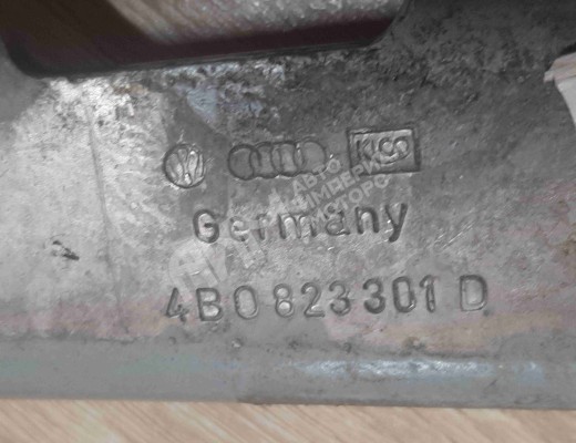 Петля капота левая Audi A6 C5 (4B) 1997-2001  Audi A6 A6 C5 (4B) 1997-2001