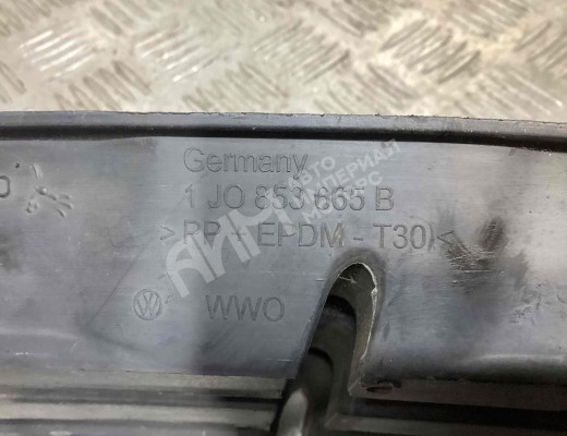 Заглушка (решетка) в бампер передний Volkswagen Golf IV (1J) 1997-2004  Volkswagen Golf Golf IV (1J) 1997-2004